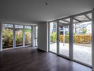 Architekturfotografie Wohnraum mit Fenster und Terrasse