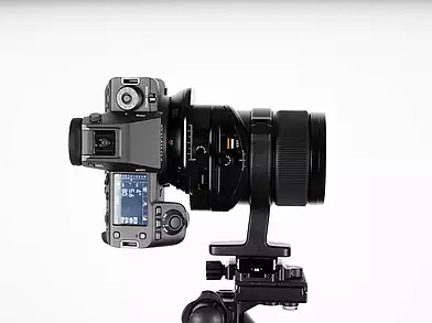 FUJIFILM GFX100 II mit FUJINON GF30mm F5.6 T/S Objektiv, Shift für die Aufnahme unterhalb im Hochkant Format.